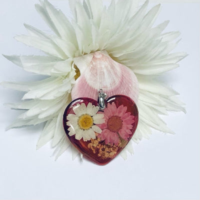 Fayes jewelry designs Resin heart pendant necklace Natural flower in resin pendant