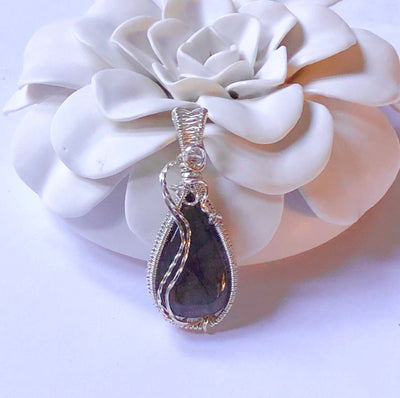 Fayesjewelry designs Jewellery Purple labradorite pendant